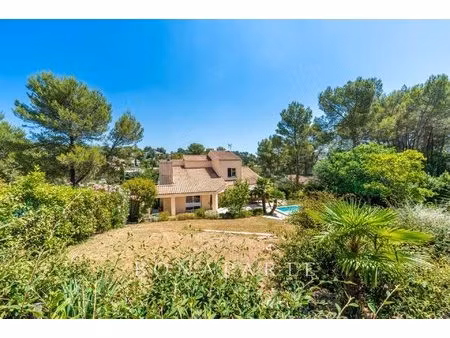 villa avec piscine à vendre à saint-clément-de-rivière – 220 m²  terrain paysager de 2195.