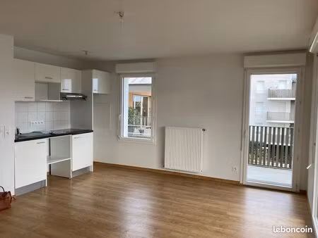 location t3 calme et lumineux à bruges proche tram e(arrêt ausone)