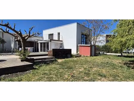 villa plus hangar