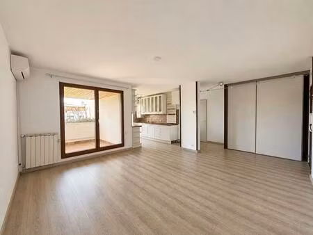 hyères hyper centre ? t2 rénové 51 m² avec balcons  parking et ascenseur