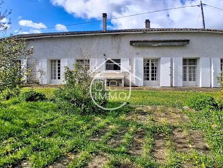 montcaret : maison du pays plain-pied 122 m² à rafraîchir sur charmant jardin 1283 m²