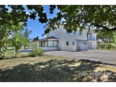 maison familiale 2 niveaux-6 chambres-grande dépendance de 185
