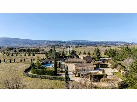 exclusivité à vendre proche bonnieux : ancien mas rénové avec gîtes indépendants