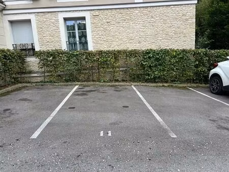 place de parking bièvres