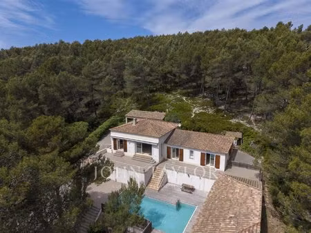 propriété avec dépendance et grands garages proche cassis