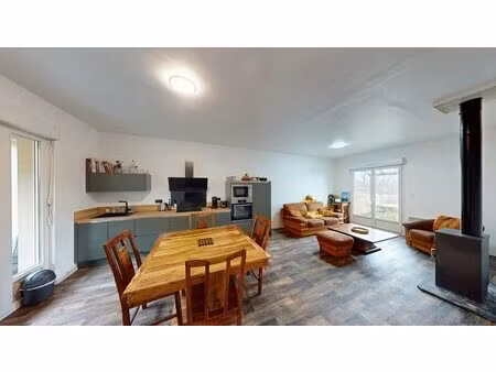 un cocon de plain-pied avec extérieur et garages !