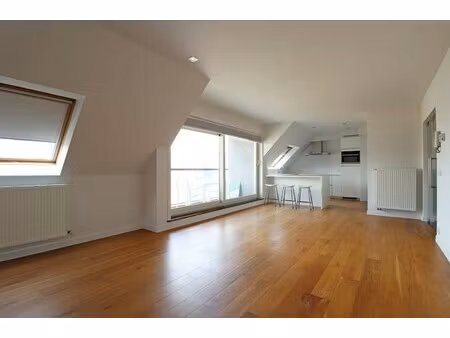 verzorgd appartement met garage
