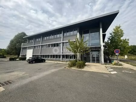 location bureaux 1 945 m²