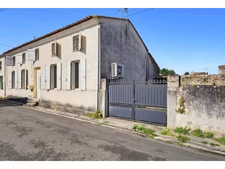 maison de 4 pièces de 120 m² à saint-androny