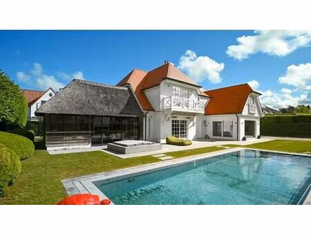 exclusieve villa met zwembad op een residentiële topligging