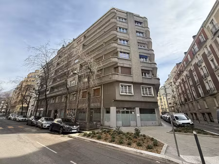 vente appartement 3 pièces 77m2 grenoble 38000 - 239000 € - surface privée
