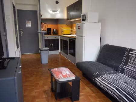 studio cabine fermee avec cellier et parking