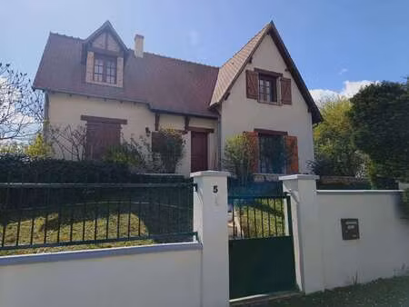 vente maison à plaimpied-givaudins (18340) : à vendre / 134m² plaimpied-givaudins