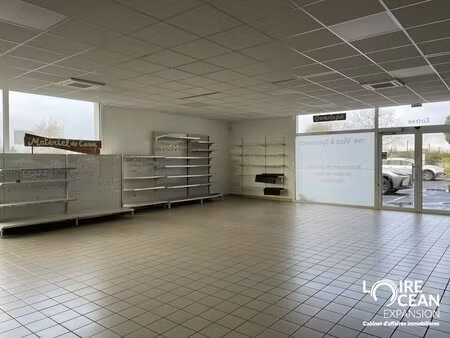 achat local commercial 780m² vallet 44330