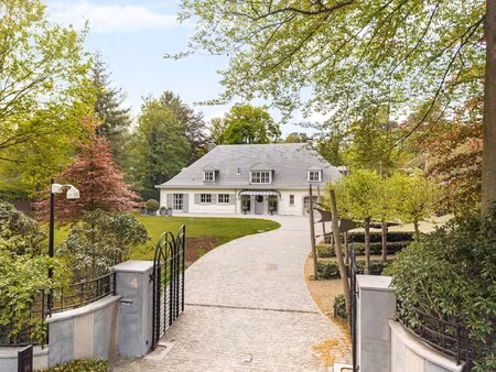 huis te koop in brasschaat met 8 slaapkamers