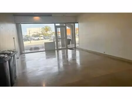 location commerce elne 66200 50m²