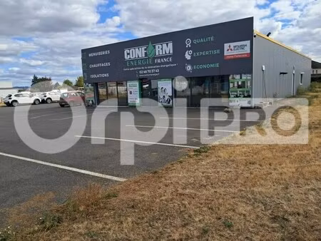 location commerce domerat 03410 370m²
