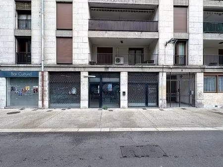 local commercial à vendre quartier halles / place pie  145 m²