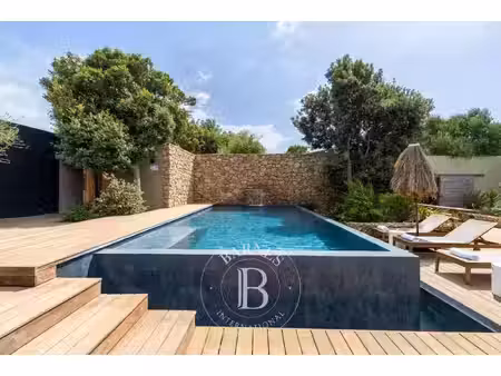 bonifacio  hôtel 4 étoiles  10 suites privatives  piscine  proche plage