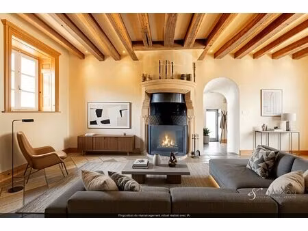 très belle maison familiale de caractère avec dépendance et jardin clos de murs. a voir...