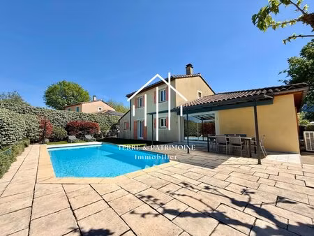 villa avec piscine à vallon-pont-d'arc