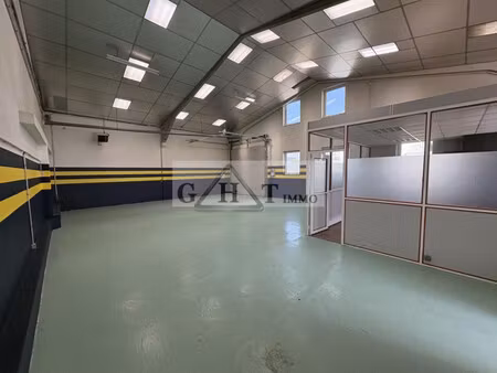location local commercial
