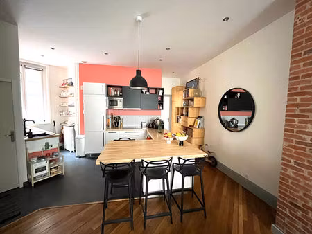 t3 de caractère - 71 m2 - rue vendôme 69003