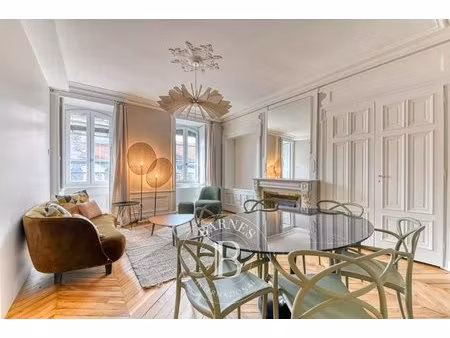 lyon 2 - bellecour - appartement d'exception meublé de 82 39 m² - cave - grenier - 3 chamb