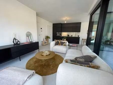 mooi en recent appartement met 2 slpks. en parkeerplaats