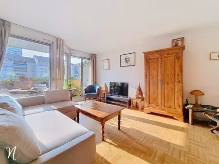 grand t2 balcon résidence de standing avec gardien cœur gratte-ciel
