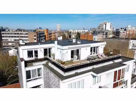avenue molière : exceptionnel penthouse + garage