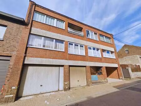 bel appartement rénové 2 chambres avec garage