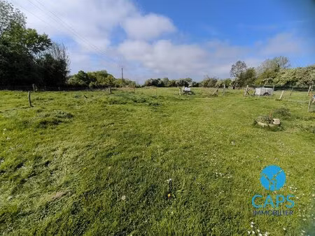 terrain constructible avec bâtiment à réhabiliter