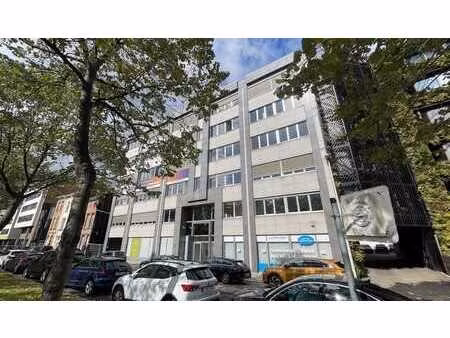 bureaux dans le bâtiment quinten à berchem.
