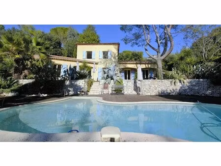 villa de luxe à louer dans le quartier village-saint julien-saint pierre