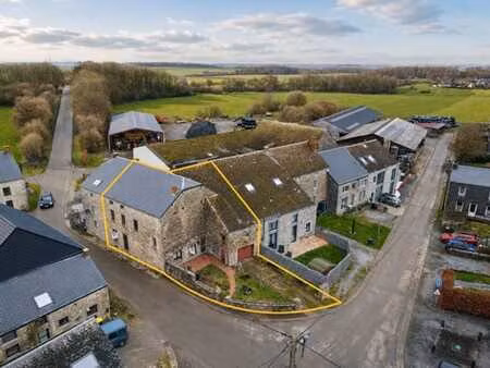 maison en pierre avec grand potentiel à achêne !