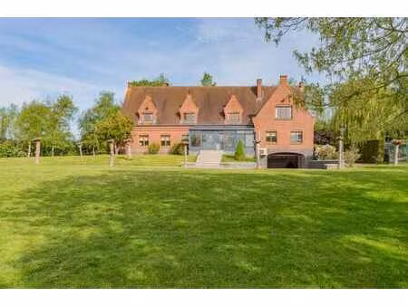 villa avec grand potentiel sur vaste terrain à lennik