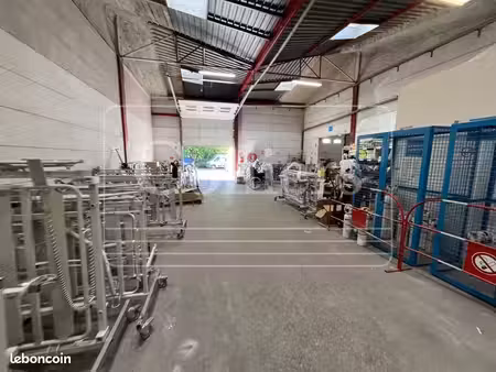 local industriel 1 210 m²