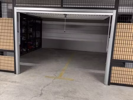 local 25 m² meyreuil