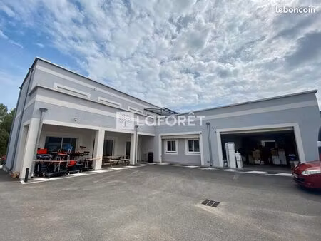 local commercial 220 m² saint mitre les remparts