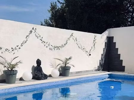 maison 200 m2 /t2 loué 700 euros/piscine/terrain 700m2/sans vis à vis