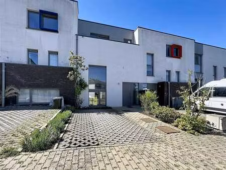maison idéalement située avec zone naturelle protégée
