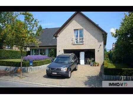 villa de style classique dans quartier faubourg