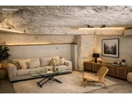 maison atypique semi-troglodyte centre du village de fontvieille
