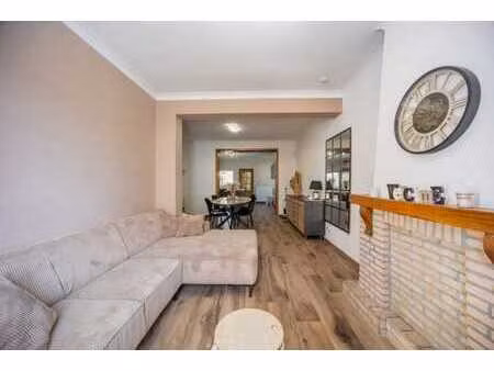 maison trois chambres entièrement rénovée