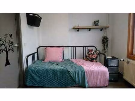 studio étudiant au style minimaliste