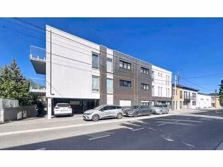 appartement 2chambres avec terrasse  cave et parking