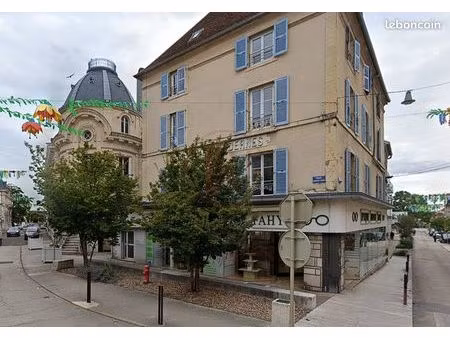 local commercial 162 m² gray