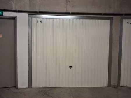 garage fermé et sécurisé
