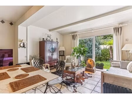 maison de luxe à vendre dans le quartier bas montreuil-bobillot